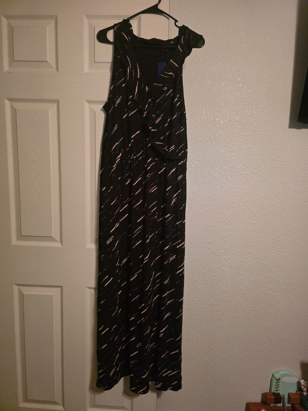 Apt. 9 Black Maxi Dress with Cream Dash Print